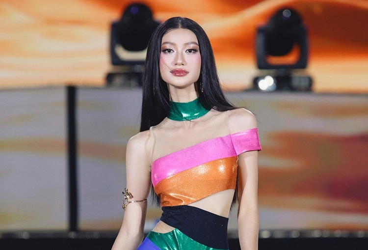 Hoàng Kim Ngân lọt top 5 Người đẹp biển và giành chiến thắng giải Thí sinh có khuôn mặt đẹp nhất ở Hoa hậu Hoàn vũ Việt Nam 2025. Kim Ngân cao 1m71, có số đo ba vòng 74-56-91cm. Ảnh: Miss Cosmo Vietnam. ngan1-1768.jpg