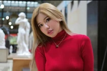 Vừa xin lỗi trên Facebook, cô gái Malaysia sang Instagram đăng ảnh gợi cảm khác