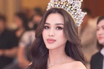 Đỗ Thị Hà có màn đáp trả cực cao tay khi bị anti-fan mỉa mai 'mặt lưỡi cày'