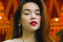 Sau khi lên tiếng bức xúc thái độ quản lý cửa hàng của một thương hiệu thời trang, Hà Hồ bất ngờ xin lỗi