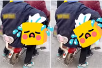 Hành động lạ của hai thanh niên trên đường khiến netizen cảm thán