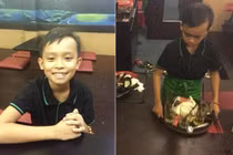 Netizen 'đào lại' loạt ảnh cũ thời đi làm bồi bàn của Hồ Văn Cường, ứa nước mắt vì một chi tiết