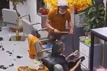  Lo vợ mệt khi ngồi làm tóc đến 2h sáng, chồng liền nấu mì 