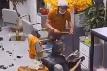  Lo vợ mệt khi ngồi làm tóc đến 2h sáng, chồng liền nấu mì 