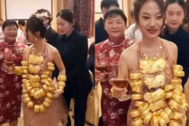 Cô dâu đeo 42 cây vàng, netizen chỉ để ý đến bộ váy