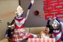 Cô dâu từ tròn mắt bởi sự xuất hiện của nhân vật này