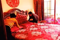 Vợ chồng mới cưới được 2 ngày, mẹ chồng làm trò "quái đản"