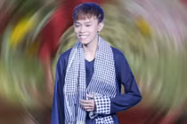 Hồ Văn Cường gây xôn xao với hình ảnh nằm giữa đống tiền