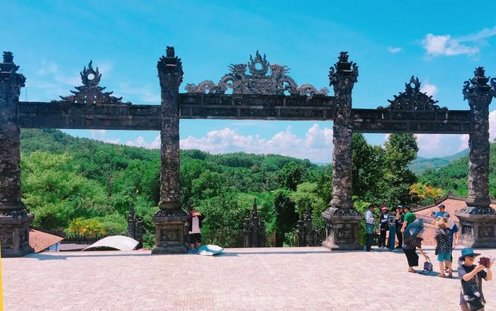 Chiêm ngưỡng kiến trúc độc đáo của lăng vua Khải Định