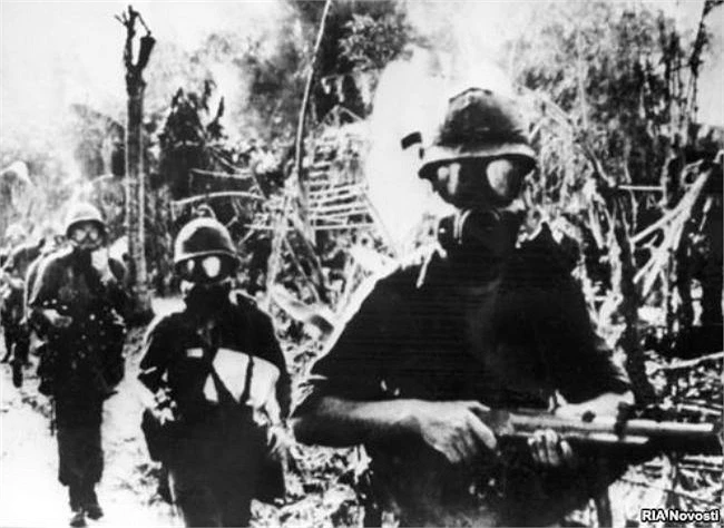 Bàng hoàng nhìn vũ khí hóa học tàn sát con người (1)