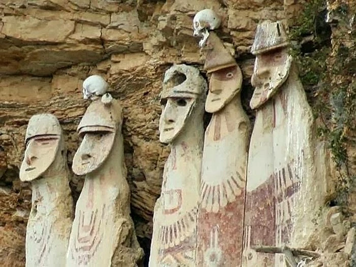 Những quan tài hình người 600 năm tuổi 