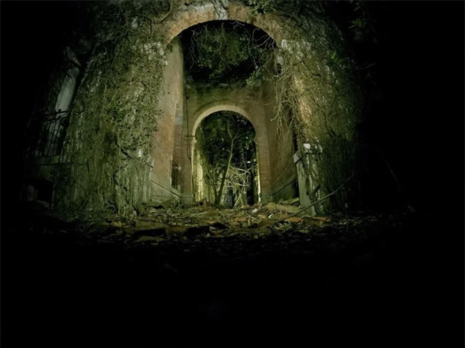 Bí mật kinh hoàng trong đảo hoang đầy xương người ở Italia