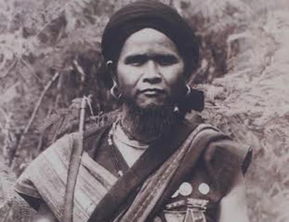 Chùm ảnh để đời về Anh hùng Núp