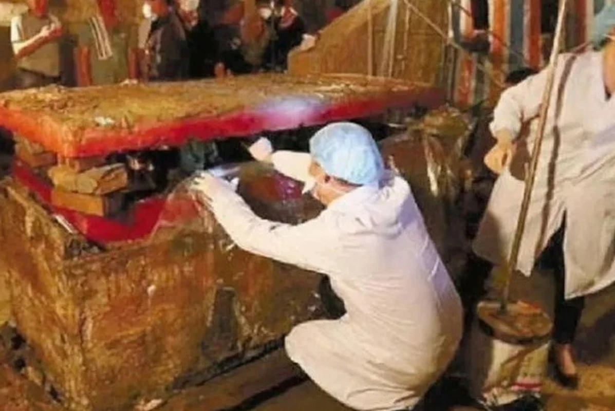 Vén tấm màn che hài cốt, chuyên gia hô lớn: “Chạy ngay đi!” 