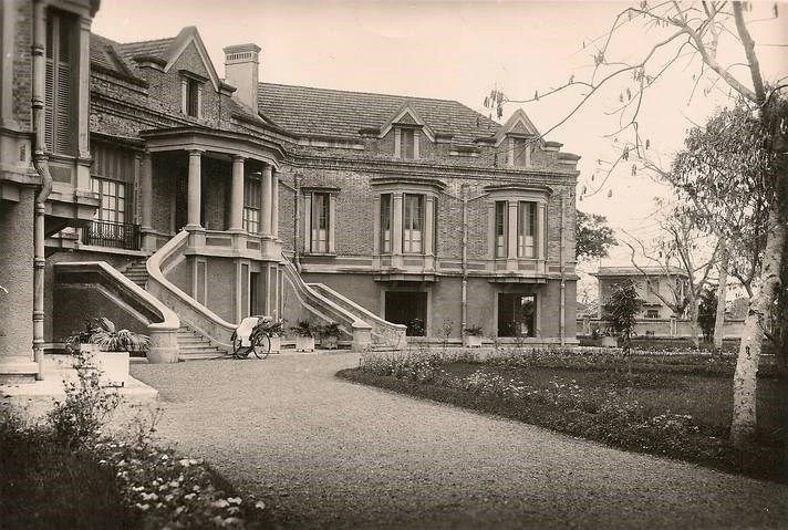 Dinh thự bề thế trăm tuổi ở Thành Nam của Triệu phú Pháp 