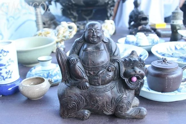 Tượng Phật cổ tại “Chợ phiên dấu xưa”