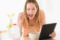 Vì sao dân văn phòng dễ mắc bệnh dạ dày?