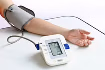 Người cao tuổi nên đo huyết áp thế nào để luôn an toàn, chính xác?