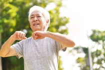 Chọn bài tập phù hợp giúp người cao tuổi sống khỏe mỗi ngày