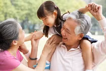 Vượt qua khoảng cách thế hệ trong gia đình thế nào?