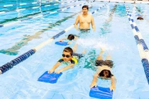 Đừng chờ đến khi con lớn mới dạy bơi