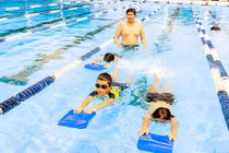 Đừng chờ đến khi con lớn mới dạy bơi