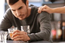 Vì sao uống rượu bia hàng ngày làm tăng nguy cơ đột quỵ?