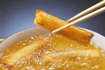 Nguy cơ ung thư từ dầu ăn chiên đi chiên lại