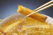 Dầu ăn bẩn đe dọa sức khoẻ người tiêu dùng