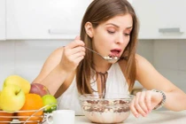 Ăn chậm, nhai kỹ, lợi ích nhiều người không ngờ