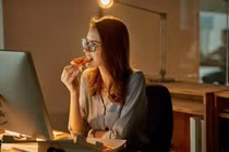 Ăn đêm thường xuyên, nhiều hệ lụy sức khỏe