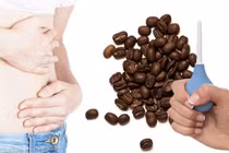 Rước họa vì lạm dụng detox ruột bằng cà phê
