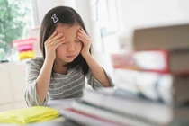 Biểu hiện sớm của rối loạn lo âu học đường ở trẻ