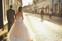 Nỗi niềm lấy chồng xa
