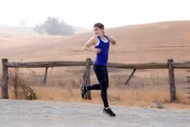 Đi bộ ngược có thật sự tốt cho xương khớp?