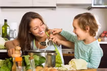 Cha mẹ nên xin lỗi con khi sai, bài học lớn cho trẻ nhỏ