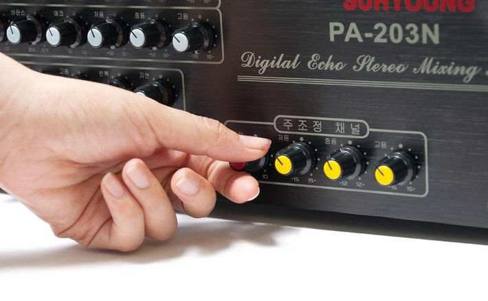Cũng là người sử dụng đầu karaoke có chức năng ghi âm, bạn Thu Trang (đại học Văn hóa -HN)cho biết: "Mình thích dòng sản phẩm này vì có thể thu âm ở nhà, chỉ tiếc là nhạc trẻ quá nhiều trong khi nhạc trữ tình, nhạc xưa vẫn hạn chế, giá có thêm nhạc Trịnh Công Sơn, Phú Quang hoặc nhạc dân gian cho người trung niên thì tốt hơn".