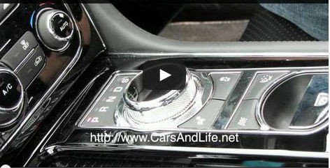 Nút bấm số chạy lên chạy xuống của Jaguar Land Rover: Nghe chừng có vẻ sáng tạo. Nhưng đã có trường hợp thiết bị điện này có vấn đề, và nhiều người đã phải cầu cứu vì không biết làm cách nào để lôi nút bấm số này lên.