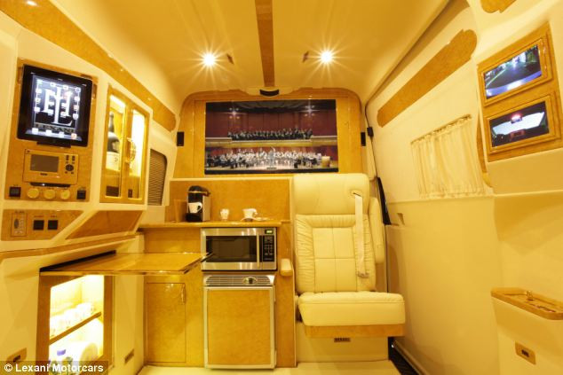 Nhưng nội thất của chiếc xe này được thiết kế tiện nghi như một khách sạn 5 sao sang trọng.