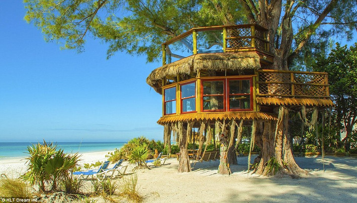 Nhà cây tại khu nghỉ mát trên đảo Anna Mari, Florida, Mỹ.