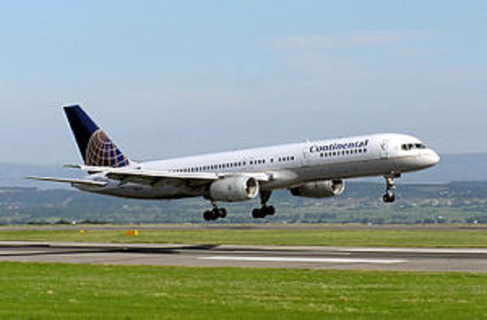 Boeing chỉ thực sự có đối thủ khi xuất hiện hãng máy bay của châu Âu Airbus đầu những năm 2000 có sức cạnh tranh rất cao. Airbus tập trung vào dòng máy bay nhỏ giá rẻ sau đó phát triển mạnh thêm các dòng máy bay hạng sang. Điều đó đòi hỏi Boeing phải có những chiến lược riêng để lấy lại thị trường.