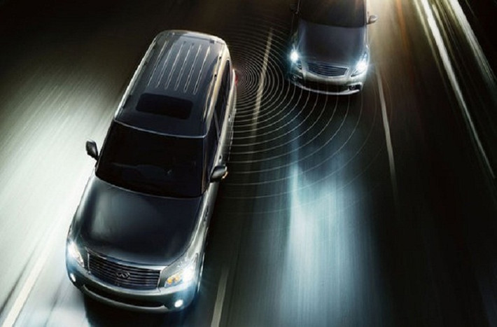 Hệ thống cảnh báo điểm mù Infiniti QX56 xứng đáng với giá gần 13 nghìn USD khi nó được đánh giá cao về khả năng nhận biết nguy hiểm, đảm bảo hiệu quả cho người lái xe.