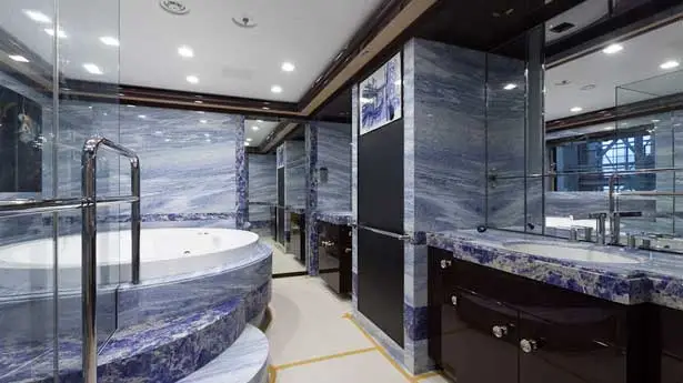 Dịch vụ thư giãn của tàu còn có cả phòng xông hơi khô, bể sục và phòng tập thể dục.