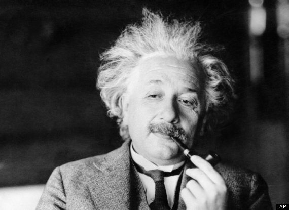 Albert Einstein:Nhà bác học nổi tiếng phát triển thuyết tương đối thường được nghĩ rằng ông là người hướng nội. Giống nhiều người sống nội tâm, ông thành công nhất khi hành động và suy nghĩ một mình. Ông từng nói: "Sự đơn điệu và cô độc của một cuộc sống yên tĩnh kích óc sáng tạo".