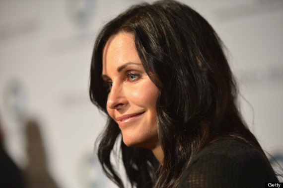 Courteney Cox: Nữ diễn viên trong series phim nổi tiếng Những người bạn (Friend) tự nhận mình là người của gia đình, cô không phải là người ưa quan hệ xã hội. "Tôi còn hơn cả một người sống nội tâm", cô nói.