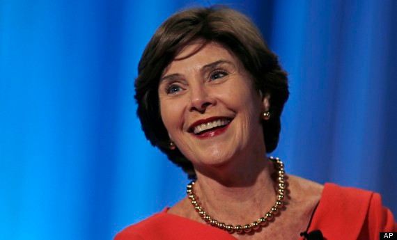 Laura Bush: Cựu Đệ nhất phu nhân của Tổng thống Mỹ George W. Bush tự mô tả mình là người hướng nội: "George và tôi hoàn toàn đối lập. Tôi ít nói còn anh ấy nói nhiều. Tôi hướng nội, anh ấy hướng ngoại...". Một tờ báo viết về bà: "Với sự tự tin, hài hước, mạnh mẽ trên bục phát biểu và phản ứng thoải mái trước câu hỏi của báo giới, Laura Bush, 53 tuổi, cuối cùng đã đảo ngược định kiến của truyền thông mô tả bà là một người nhút nhát, xa cách và đôi khi thu mình trước những vấn đề chính trị... Đối với một người sống nội tâm, Laura Bush đã trở thành một diễn giả thành công đáng kể"