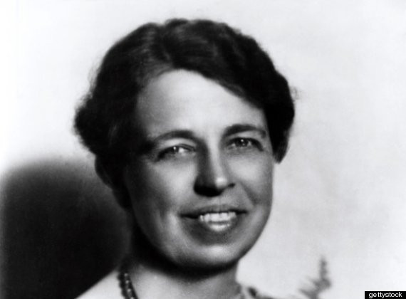 Eleanor Roosevelt:Là một trong những Đệ nhất phu nhân tại vị lâu nhất trong lịch sử Mỹ, Eleanor Roosevelt nổi tiếng là người quảng giao, vui vẻ, làm chủ các cuộc họp báo, các bài phát biểu, thậm chí, bà còn là người phát ngôn của Hoa Kỳ sau khi chồng bà qua đời. Tuy vậy, bà là người sống nội tâm. Một nhân viên của bà tả lại, bà từ "một đứa trẻ nhút nhát, vụng về, khát khao được công nhận và yêu thương, đã trở thành một người phụ nữ nhạy cảm tuyệt vời trước những hoàn cảnh khó khăn bất chấp tín ngưỡng, chủng tộc và quốc gia ... vẻ thanh lịch và sự chân thành của bà nhận được sự yêu mến của nhiều người, từ nguyên thủ quốc gia đến người phục vụ mà bà đến thăm trong Thế chiến II".