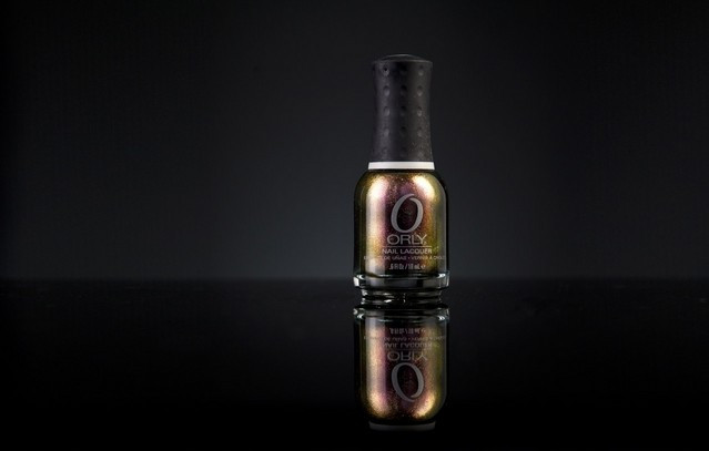 Lựa chọn công thức an toàn hơn. Năm 2006, các hãng nhưOrly, OPI, Estee Lauder và Sally Hansen đã đổi công thức sản phẩm của họ dưới sức ép của phong trào mỹ phẩm sạch.Orly và nhãn hàng cùng hãng Spa Rituals của mặt hàng sơn móng đã loại đi "ba chất độc": toluene, dibutyl phthalate và formaldehyde - những chất gây suy hô hấp, dị tật bẩm sinh và ung thư. Ngoài ra, hãng này còn bỏ đi một chất độc hại nữa là nhựa formaldehyde.