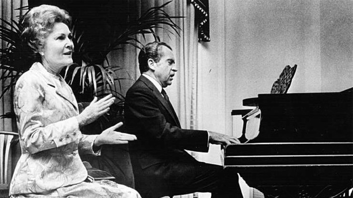 Richard Nixon (1913-1994): Trong khi Richard Nixon thường được nhắc đến với vụ lùm xùm Watergate thì hầu hết mọi người không biết về tài năng âm nhạc của ông. Tổng thống Nixon có thể chơi 5 loại nhạc cụ mà không cần đọc khuôn nhạc.