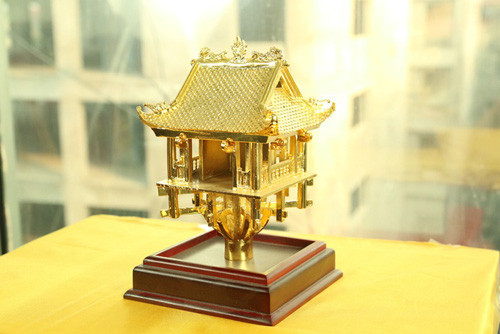Trước đó, nhiều biểu tượng khác của Hà Nội cũng được mạ vàng. Trong ảnh là Chùa Một Cột.